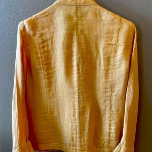 Pop of color in linen summer basic